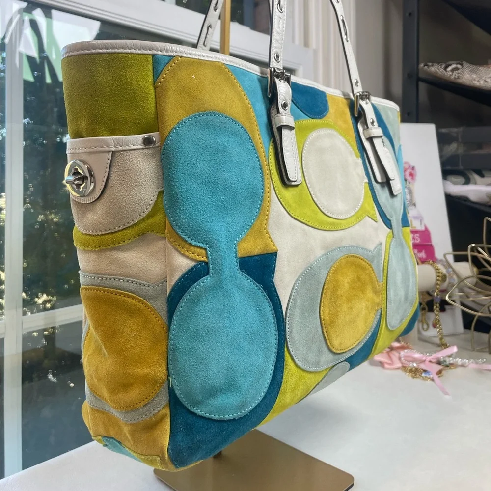 Coach Limited Edition Optic Signature C Suede Tote 🫐 🍋‍🟩 - Picture 6 of 17